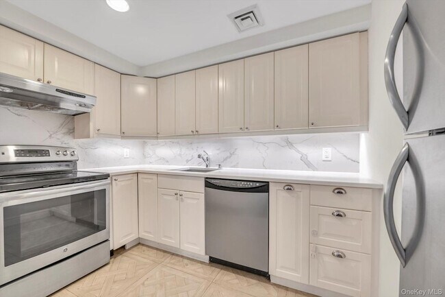 Building Photo - 100 Cutter Mill Rd