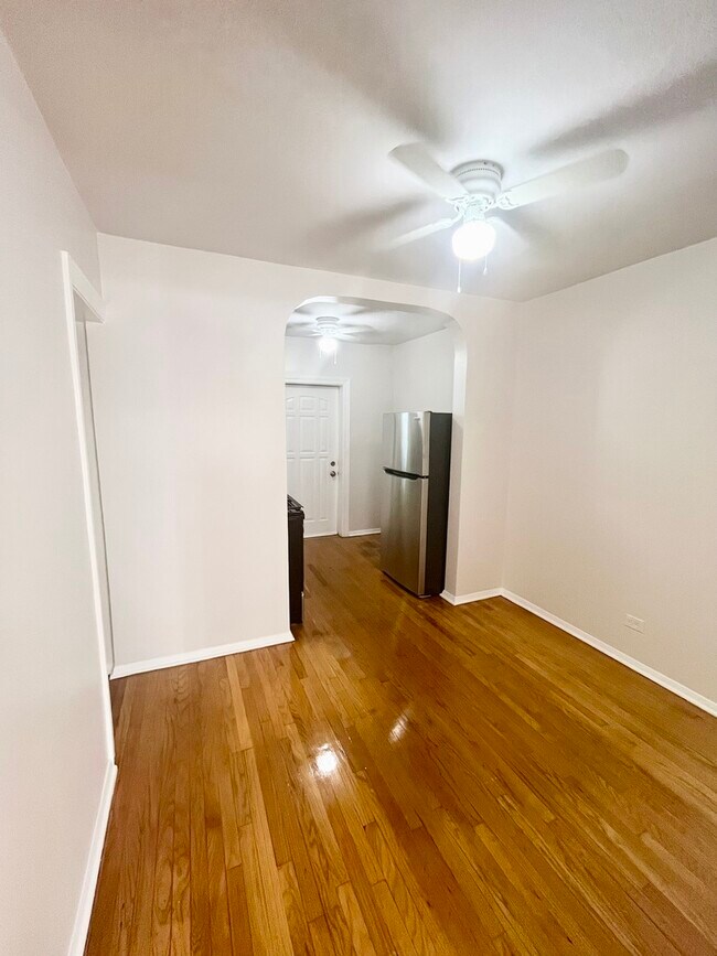 Building Photo - 950 N Kildare Ave