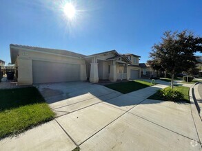 Building Photo - A beautiful House 3 bd/ 3 full ba in Escon...