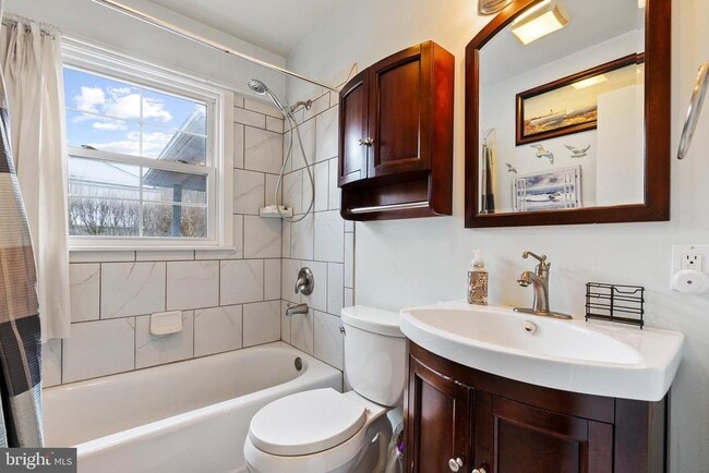 Building Photo - 516 Hollingsworth Dr