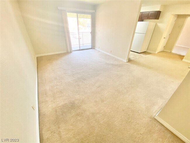 Building Photo - 5081 River Glen Dr