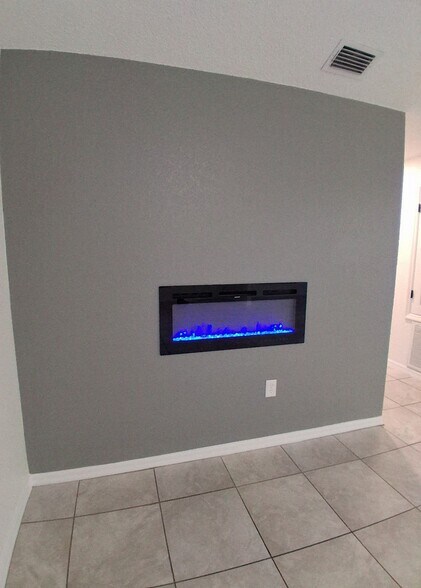 Building Photo - 10490 Chalmer St