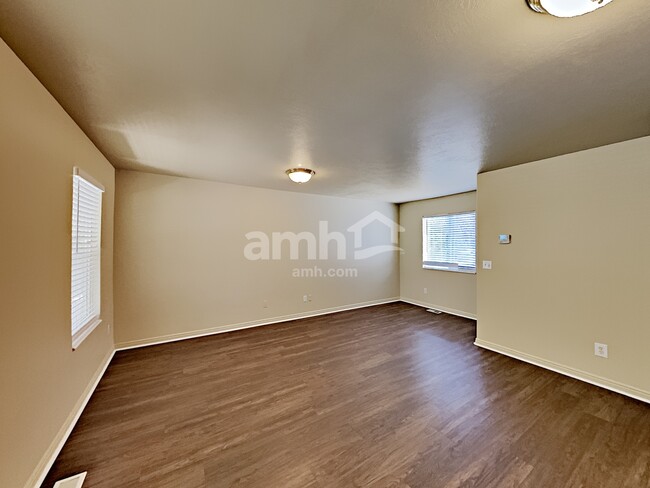 Building Photo - 3224 E Golden Eagle Rd