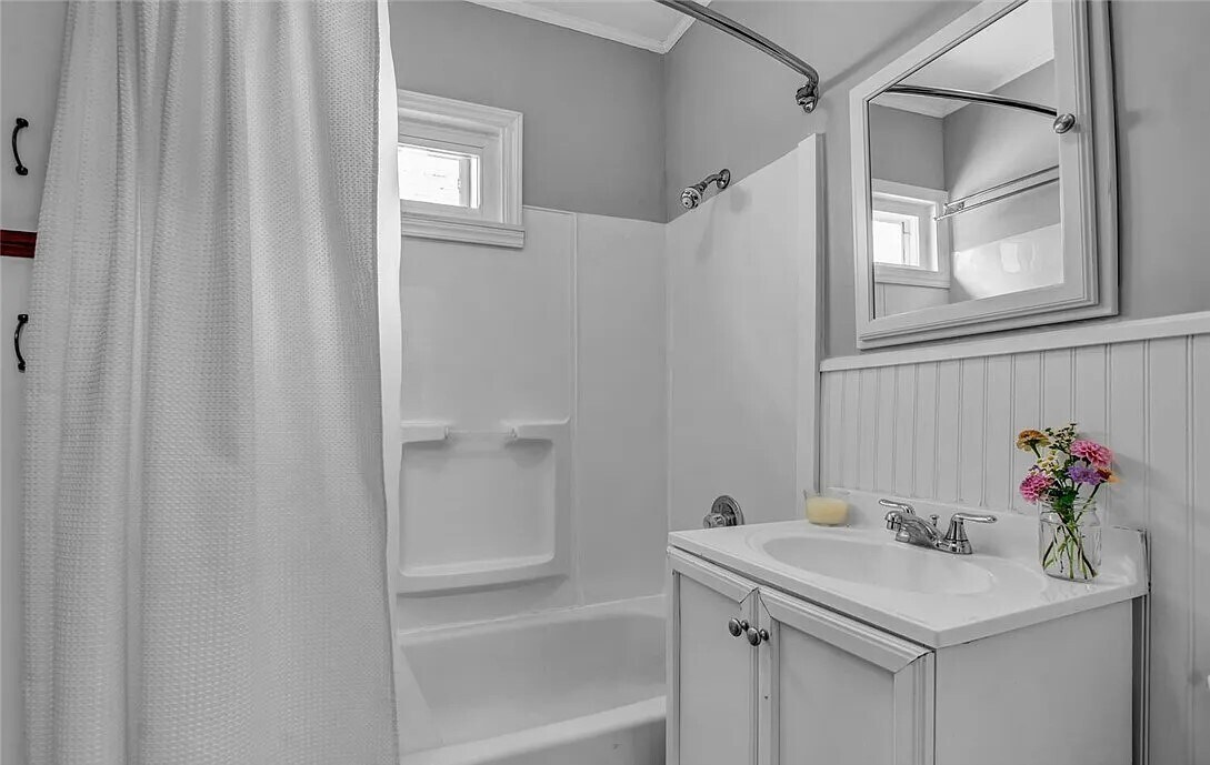 Building Photo - 68 Sunset St