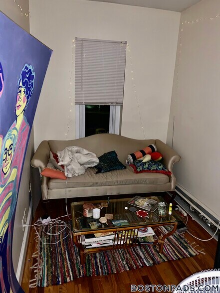 Building Photo - 733 Parker St