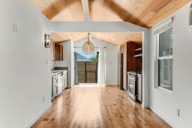 Building Photo - 2320 1/2 Alta Street