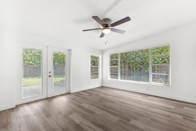 Building Photo - 1134 NW 18th Ave