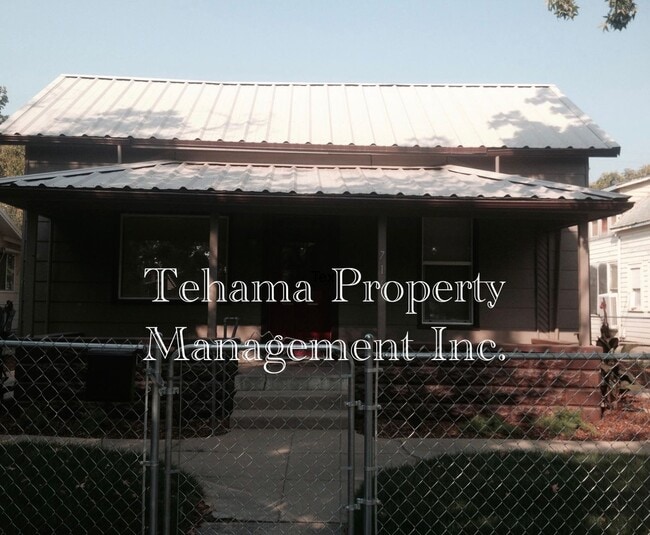 Building Photo - Welcome to this fabulous 3-bedroom, 2-bath home located in the downtown Red Bluff