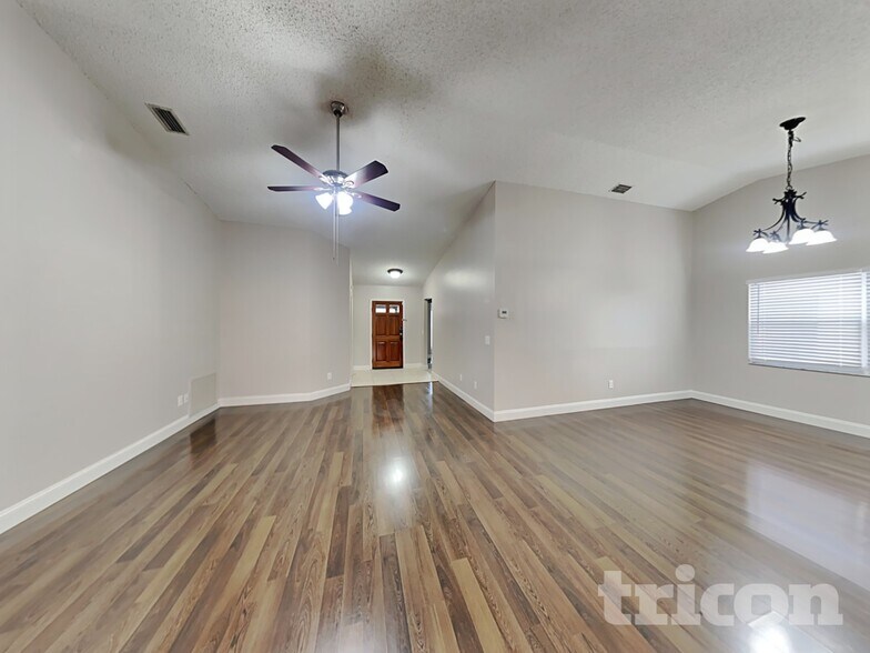 Building Photo - 1115 Hardwood Dr