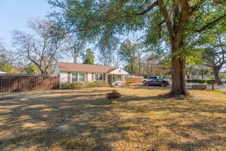 Building Photo - 104 Sharyn Ln