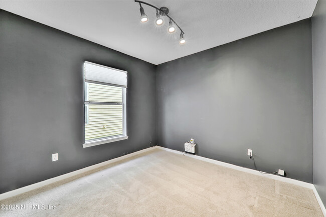 Building Photo - 2462 Creekfront Dr