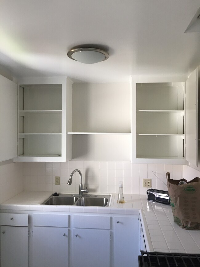 Building Photo - 263 N Florence St