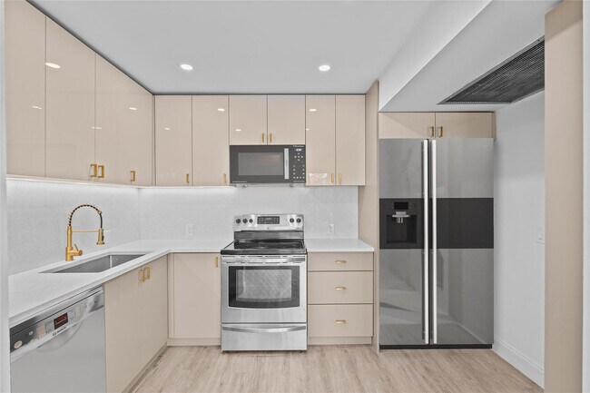 Building Photo - 204 Mansfield F