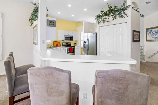 Building Photo - Triano Seasonal Condo for Rent