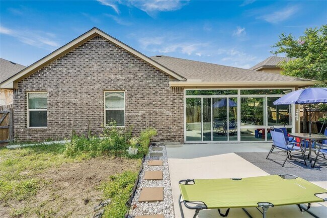 Building Photo - 2509 Muzzie Ln