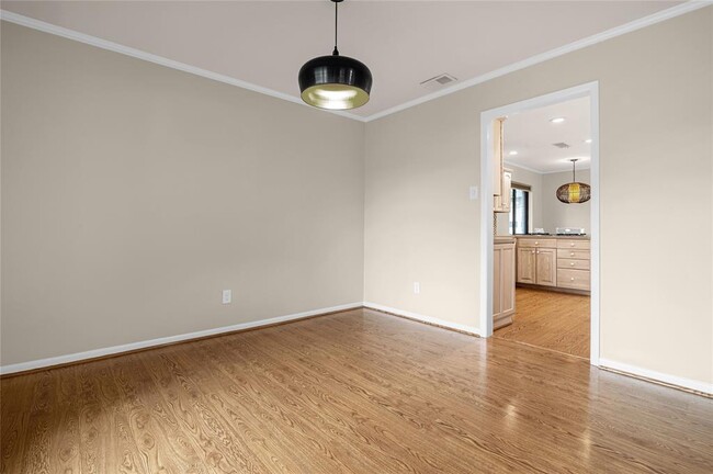 Building Photo - 319 Forest Lake Dr