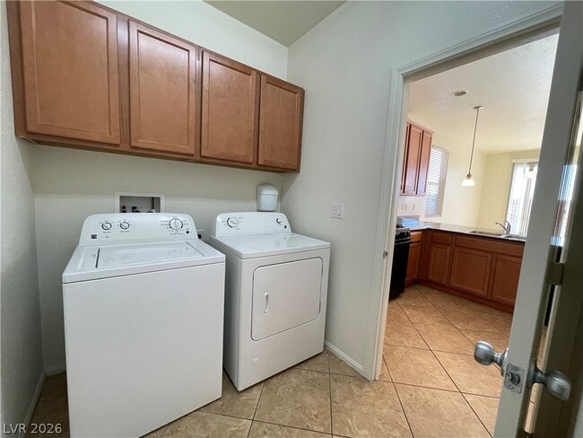 Building Photo - 10662 Summerbell St