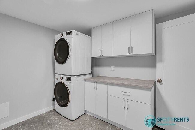 Building Photo - Sunnyside: Newly Renovated Single Family H...