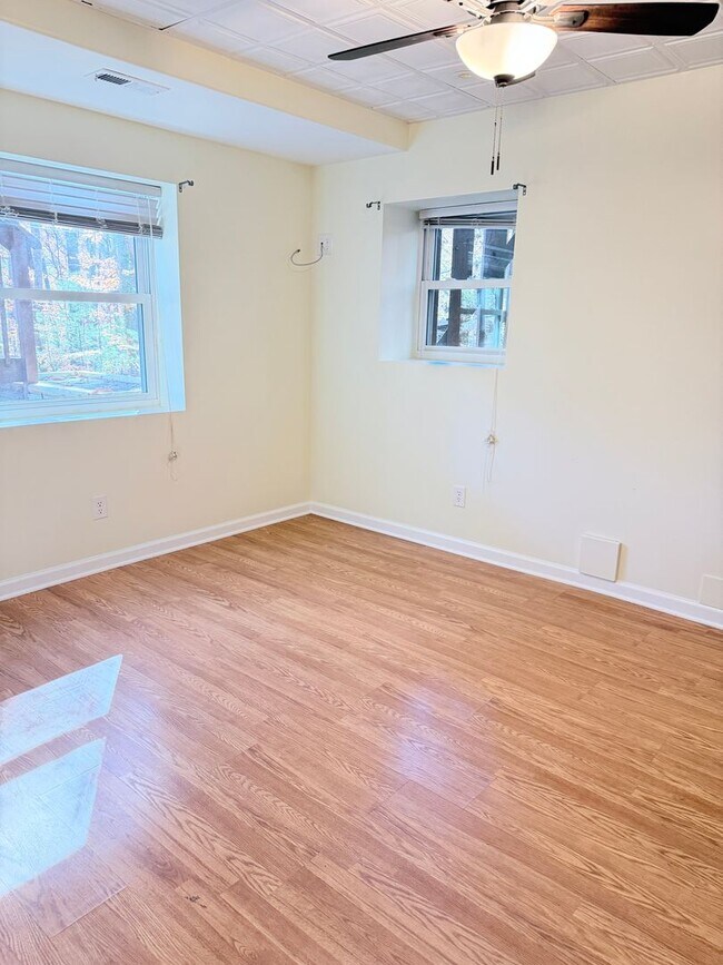 Building Photo - North Asheville, Private home with wooded ...