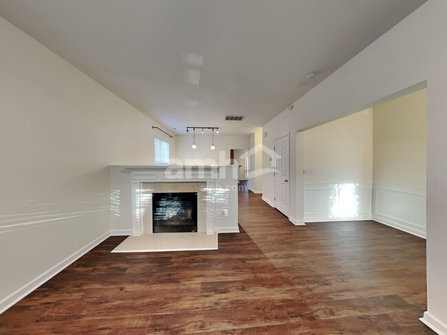 Building Photo - 15516 Crossing Gate Dr