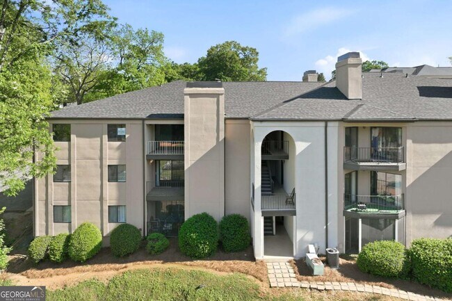 Building Photo - 605 Candler St