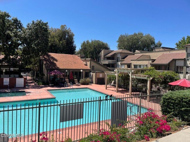 Building Photo - 286 Oak Leaf Dr