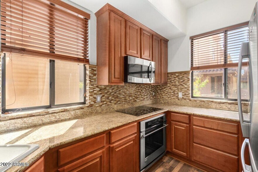 Building Photo - 9551 E Redfield Rd