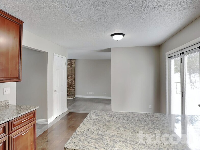 Building Photo - 11893 Dunhill Rd