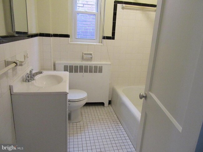 Building Photo - 43 Rittenhouse Pl