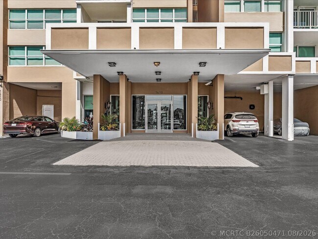 Building Photo - 1410 S Ocean Dr