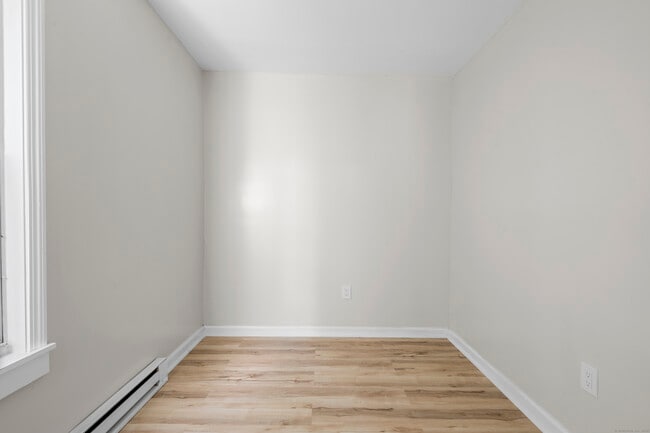 Building Photo - 243 N Main St