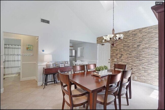 Building Photo - 10521 Mahogany Key Cir