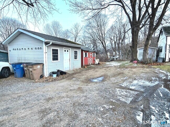 Building Photo - 46 Mountain St