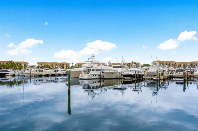 Building Photo - 2601 Marina Isle Way