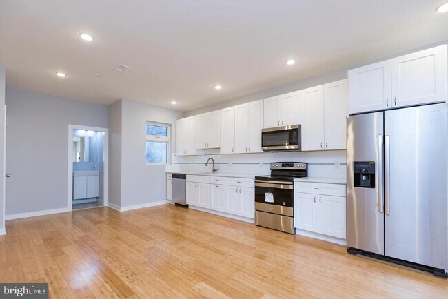 Building Photo - 2230 Frankford Ave