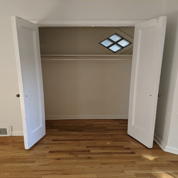 Building Photo - 1036 NE 102nd St