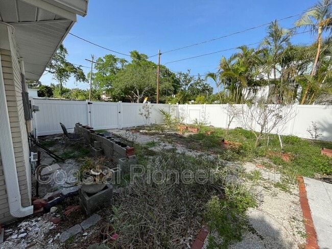 Building Photo - 3602 S Beach Dr