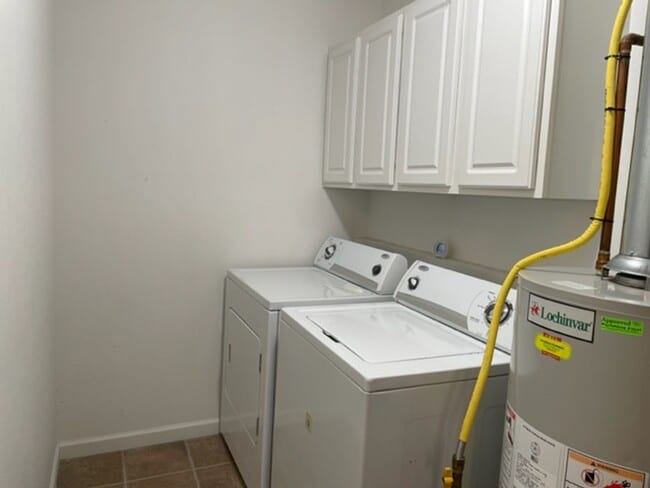 Building Photo - 4 Bedroom House Available August In Gilmor...