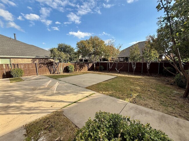 Building Photo - 5737 Yorkshire Road