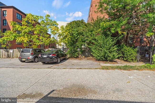 Building Photo - 1312 Euclid St NW