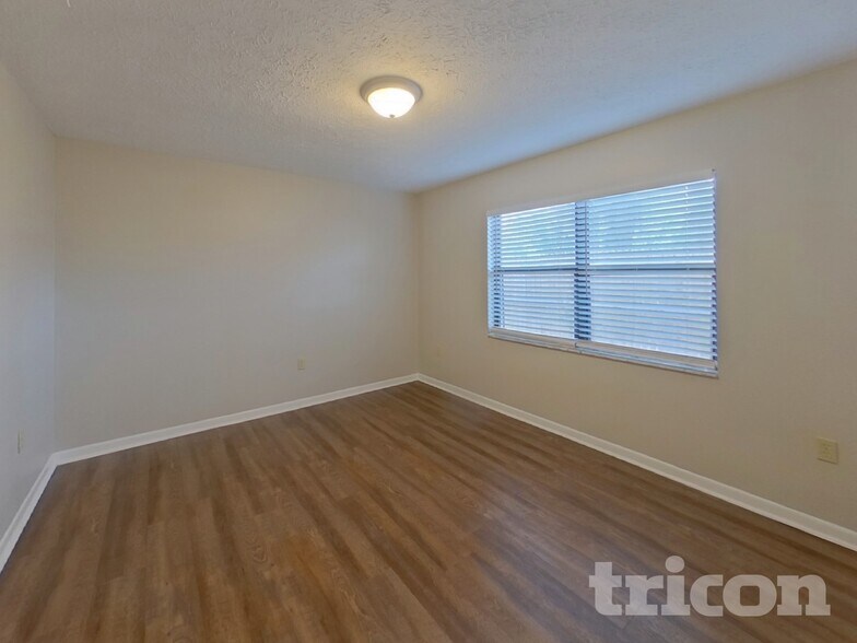 Building Photo - 1808 S Golfview Dr