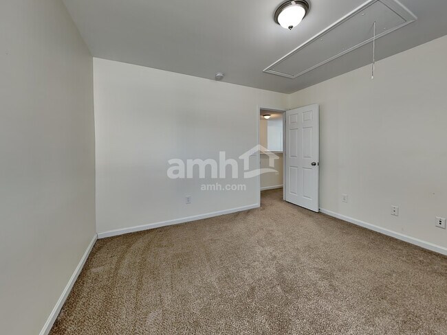 Building Photo - 816 Jennifer Lane