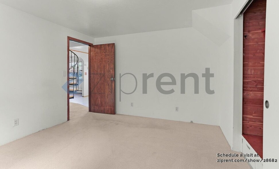 Building Photo - Unit