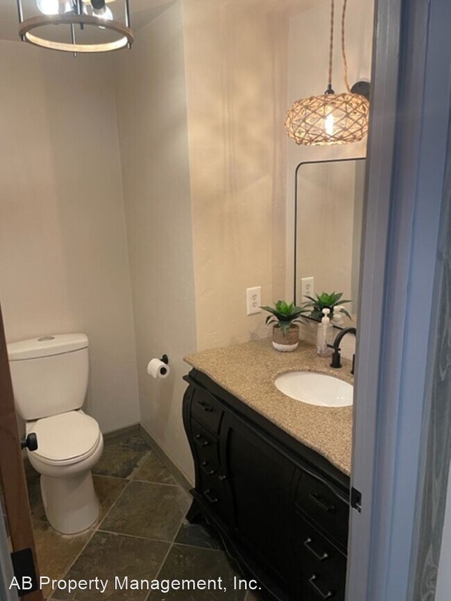 Building Photo - 5 br, 4 bath House - 5650 Hollyberry Lane