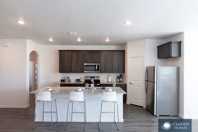 Building Photo - 163 Yale Ave