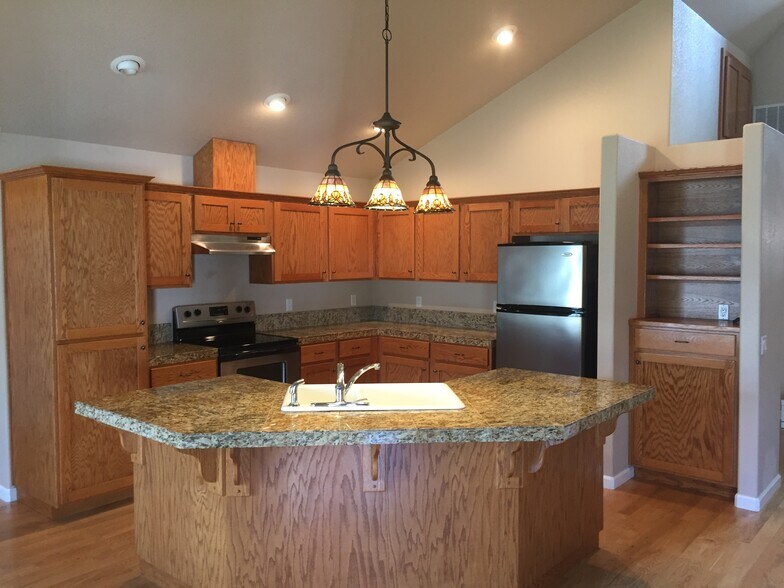 Building Photo - 1023 Rainwood Ln