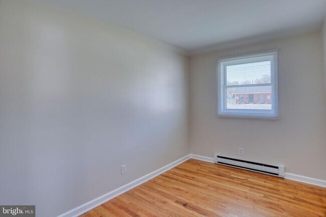 Building Photo - 206 N Main St