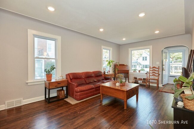 Building Photo - 3br 1ba 2cg ~ Security Deposit Free Altern...