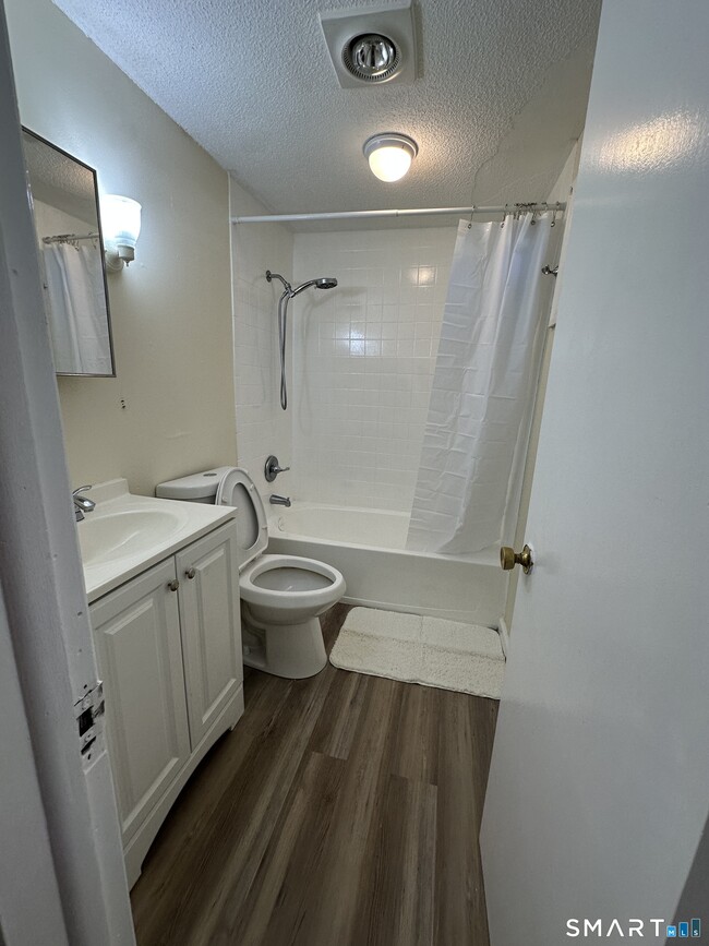 Building Photo - 25-29-29 Locust St