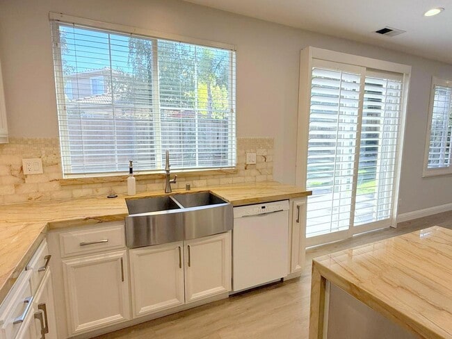 Building Photo - Beautifully Remodeled Modern Home In Wests...